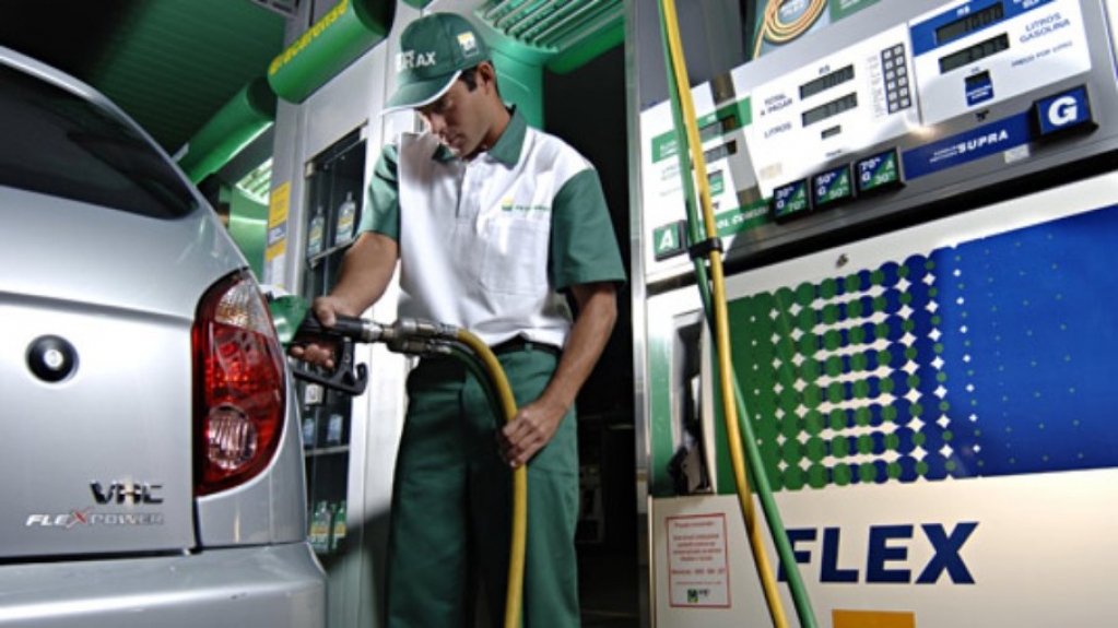 Gasolina tem preço médio de R$ 5,03; etanol compensa mais em algumas regiões