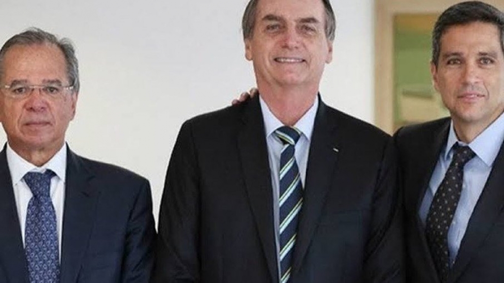 Bolsonaro anuncia que dará posse aos novos ministros nesta quarta-feira