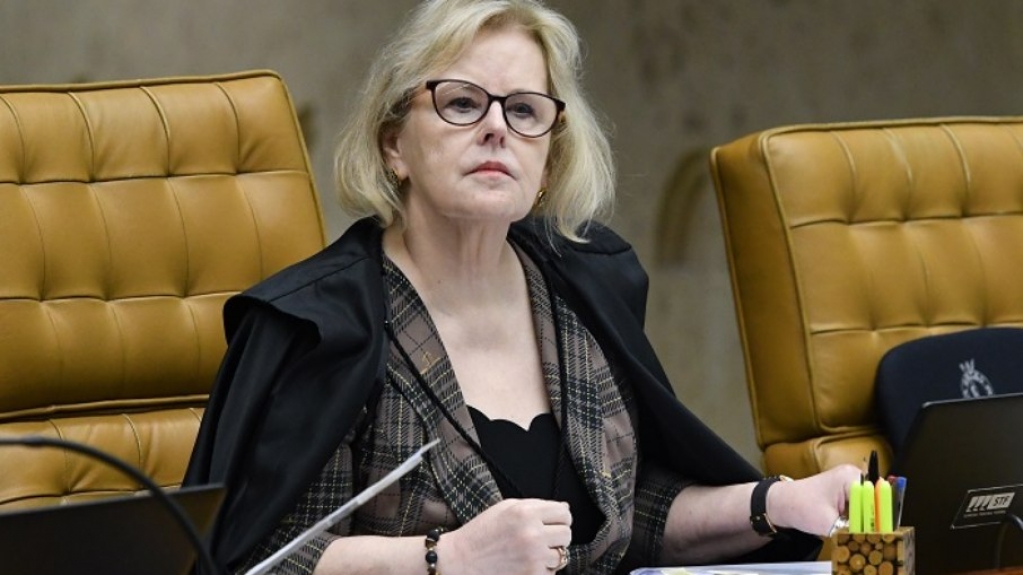 Rosa Weber dá prazo de 5 dias para Bolsonaro explicar decretos das armas