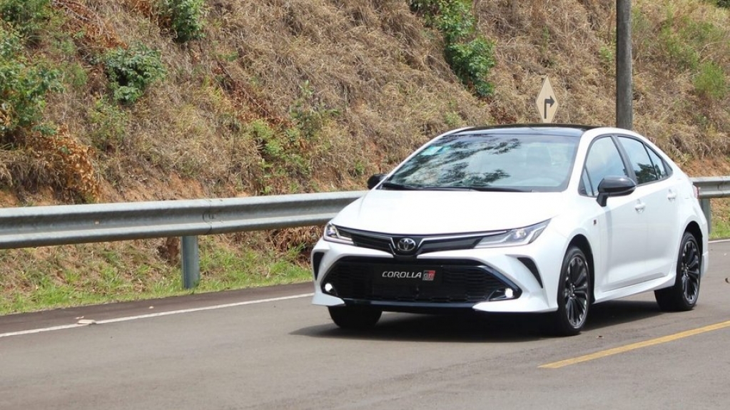 Toyota Corolla divulga preço da versão esportiva GR-S da linha 2022