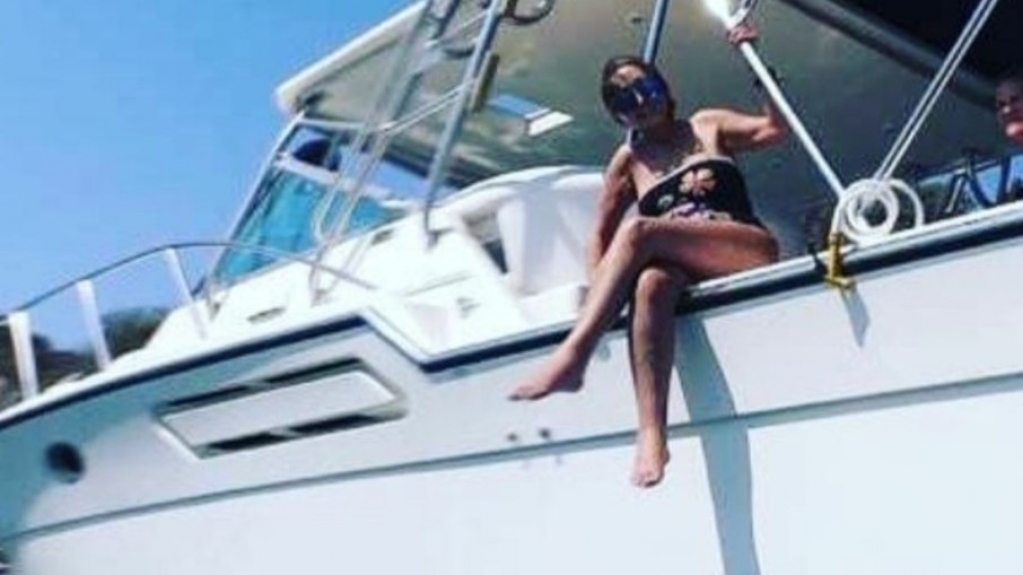 Atriz da Chiquinha de 'Chaves' curte passeio em Acapulco