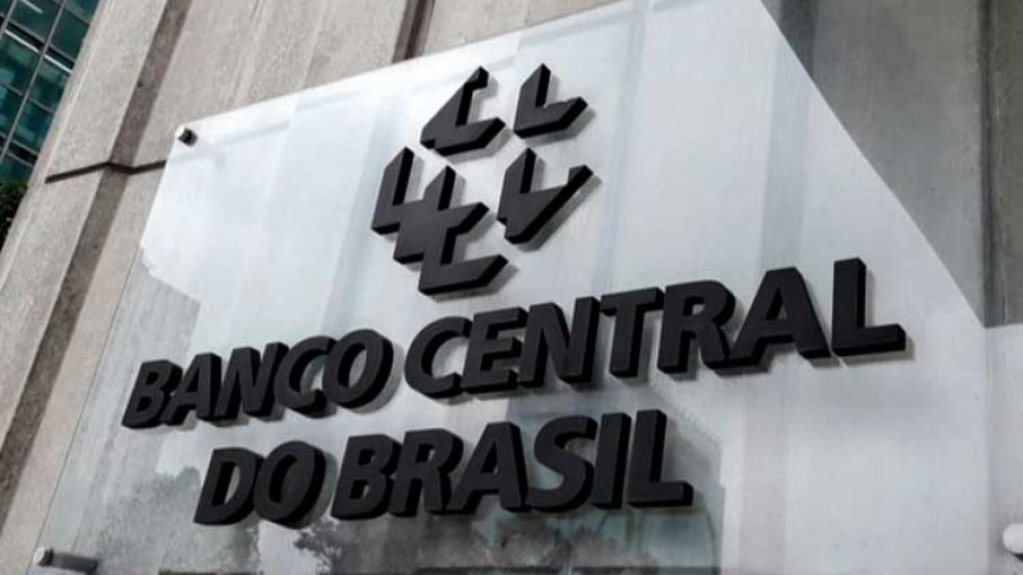 Bolsonaro sanciona com dois vetos a autonomia do BC; veja o que muda