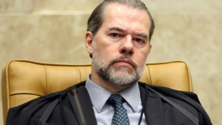 STF adia decisão sobre demissão em massa sem negociação sindical
