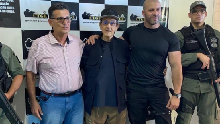 Daniel Silveira, na cadeia, se filia ao PTB de Roberto Jefferson