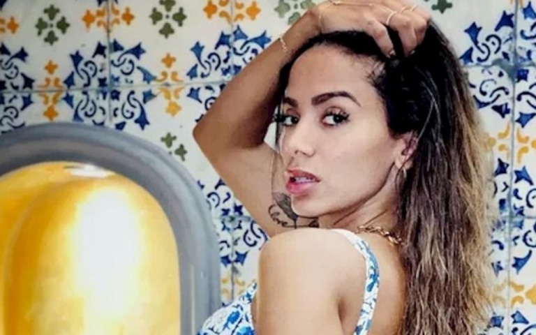 Anitta viaja com MC Rebecca para resort de luxo na República Dominicana