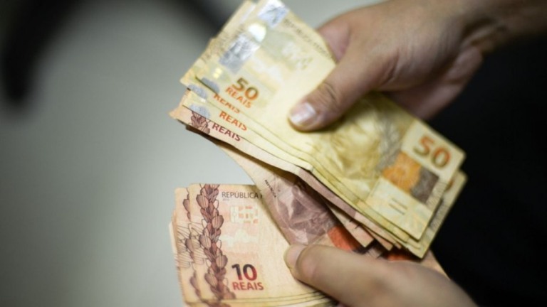 Renda média no Brasil foi de R$ 1.380 em 2020; confira os maiores rendimentos