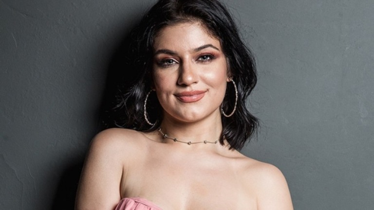 Cantora Clau comenta explante de silicone: "A gente pode se amar do jeito que é"