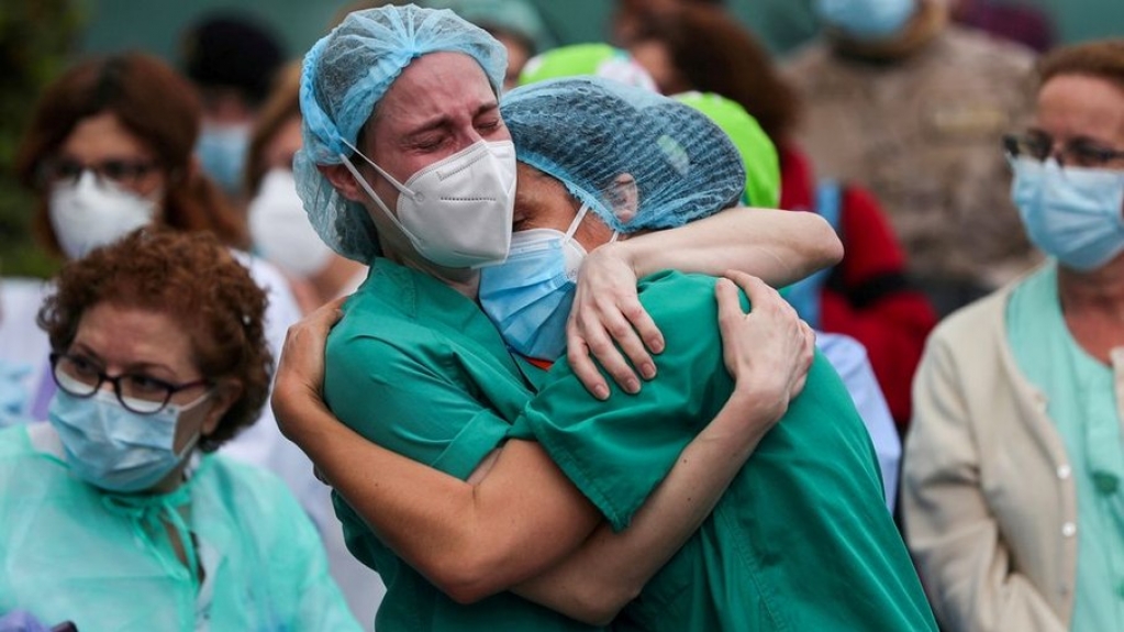 Como o mundo pode se curar do 'trauma coletivo' da pandemia de Covid-19