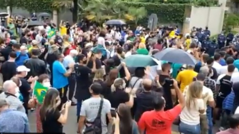 Com 90% das UTIs ocupadas, empresários se manifestam contra o lockdown no DF