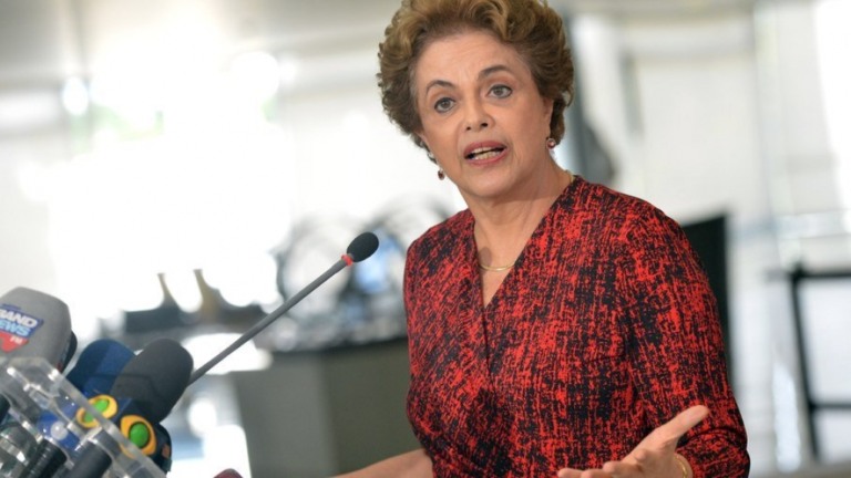 "Auxílio emergencial não pode ser objeto de chantagem", afirma Dilma