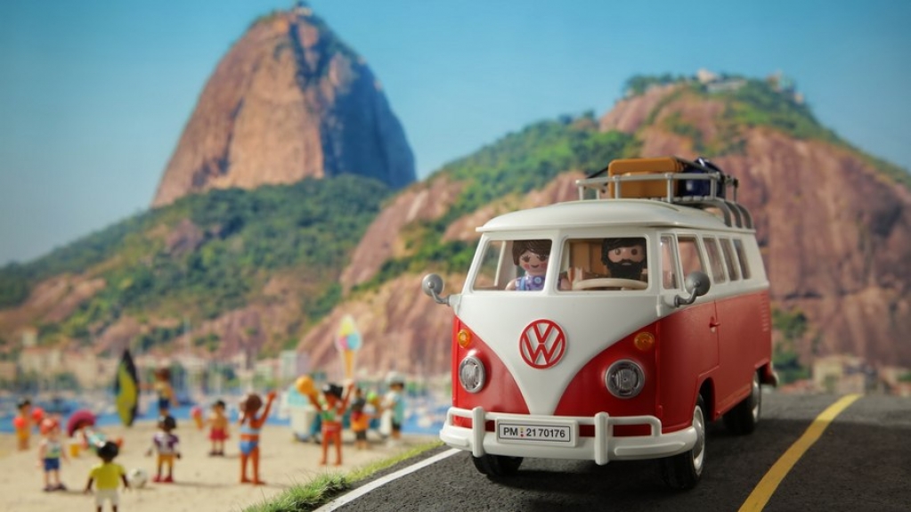 Volkswagen Kombi de 1962 vira miniatura de Playmobil