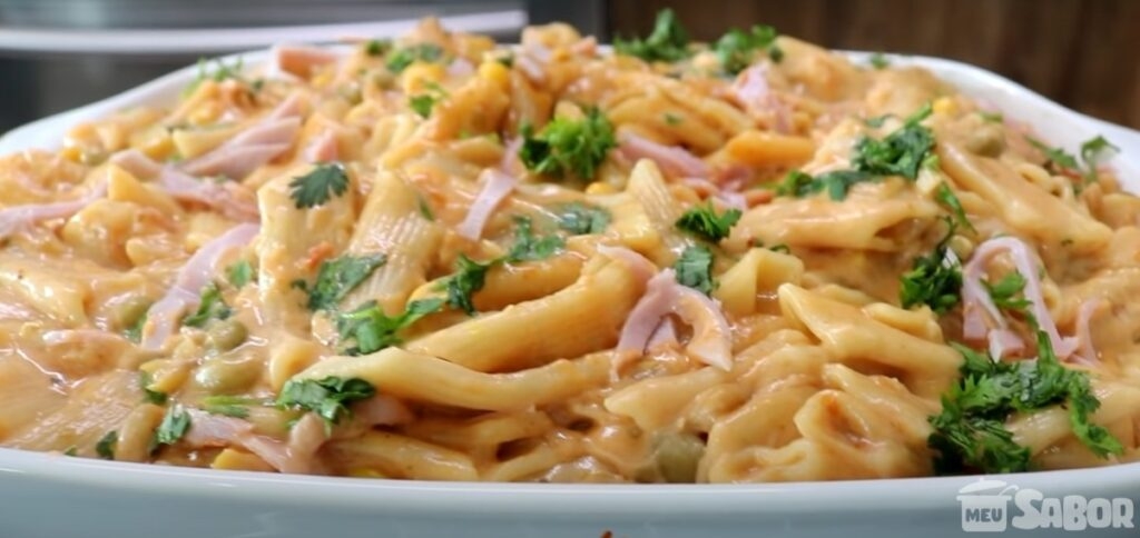 Está sem tempo de preparar uma comidinha gostosa? Faça macarrão na panela de pressão e se surpreenda com o sabor!