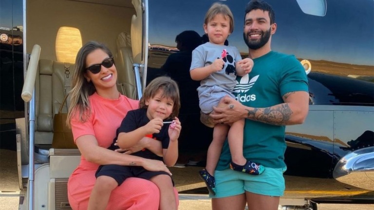 Andressa Suita comenta boatos de gravidez: "Aqui não passa nada"