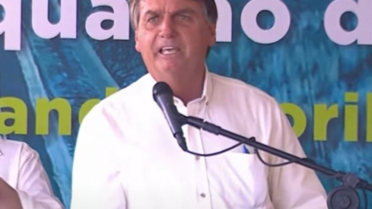 Bolsonaro se prepara para defender diesel com imposto zero