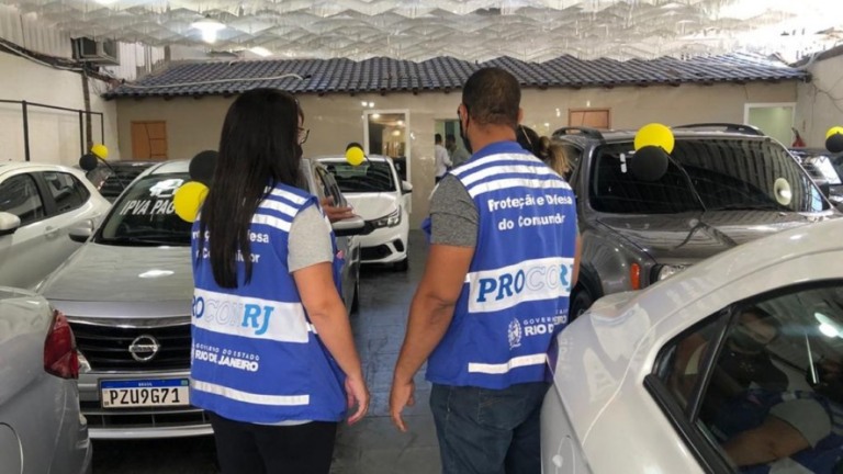 9 agências de veículos são autuadas por fraude em operação no Rio