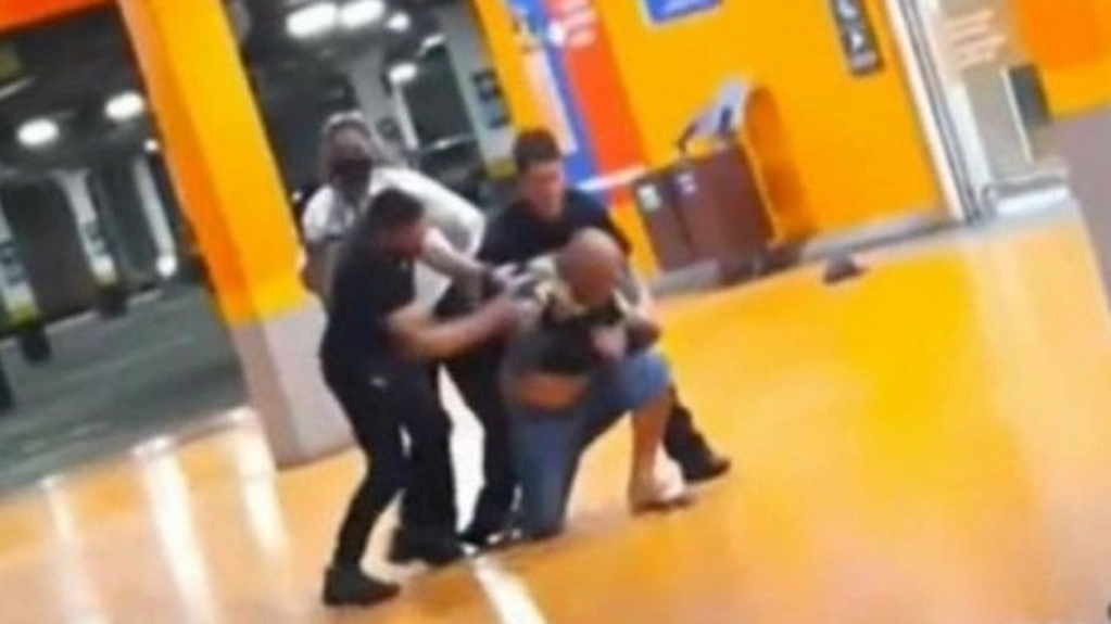 Viúva e pai de João Alberto ainda não têm acordos com Carrefour por assassinato Viúva e pai de João Alberto ainda não têm acordos com Carrefour por assassinato