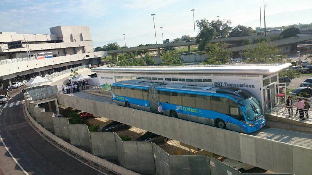 Após passageiros serem tratados como "gado", prefeitura do Rio assume BRT Após passageiros serem tratados como "gado", prefeitura do Rio assume BRT