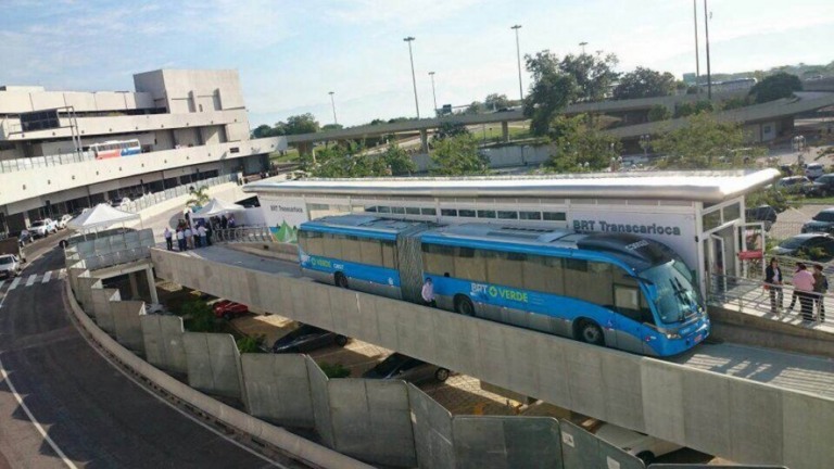Após comparar passageiros com "gado", prefeito diz que Rio vai assumir o BRT
