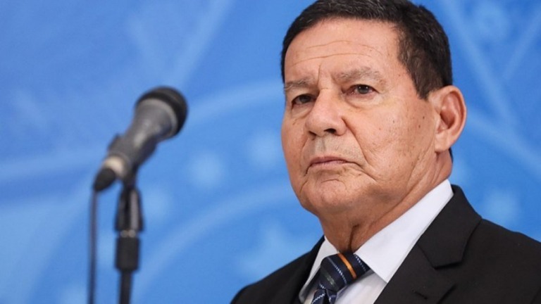 Vice-presidente Mourão diz que Brasil entrará em "modo continuo de vacinação"