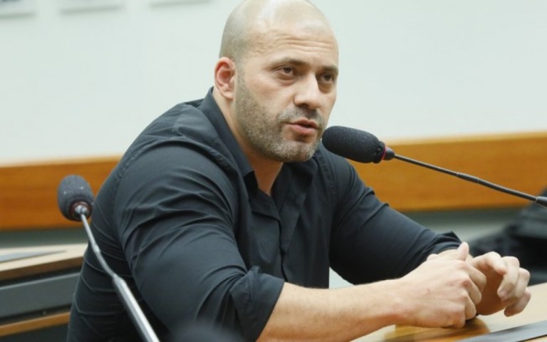 Banido no Facebook e Twitter, Daniel Silveira mantém canal ativo no Telegram