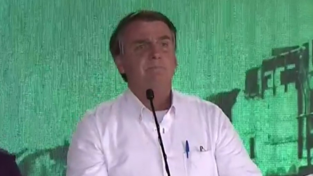 Em meio a ataques ao PT, Bolsonaro chama imprensa de "partideco de esquerda" Em meio a ataques ao PT, Bolsonaro chama imprensa de "partideco de esquerda"