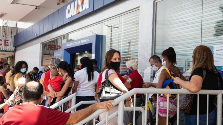 Governo adia bloqueio de benefícios sociais para 31 de março
