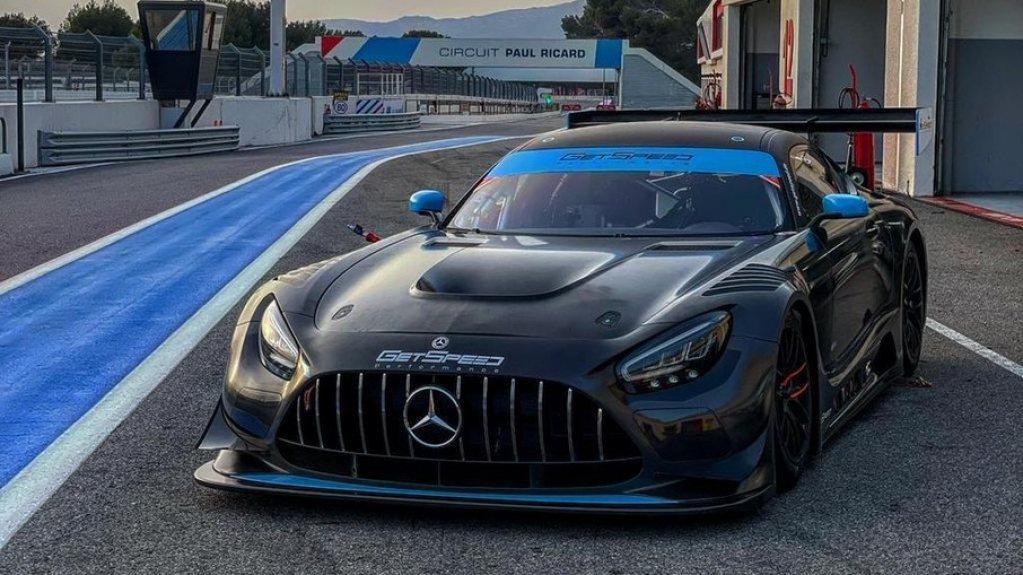 Piloto explica o que há de diferente em um Mercedes AMG de corrida