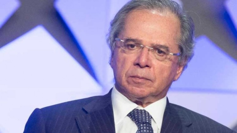 Um ano após Guedes dizer que "besteira" levaria dólar a R$ 5, moeda beira R$ 6