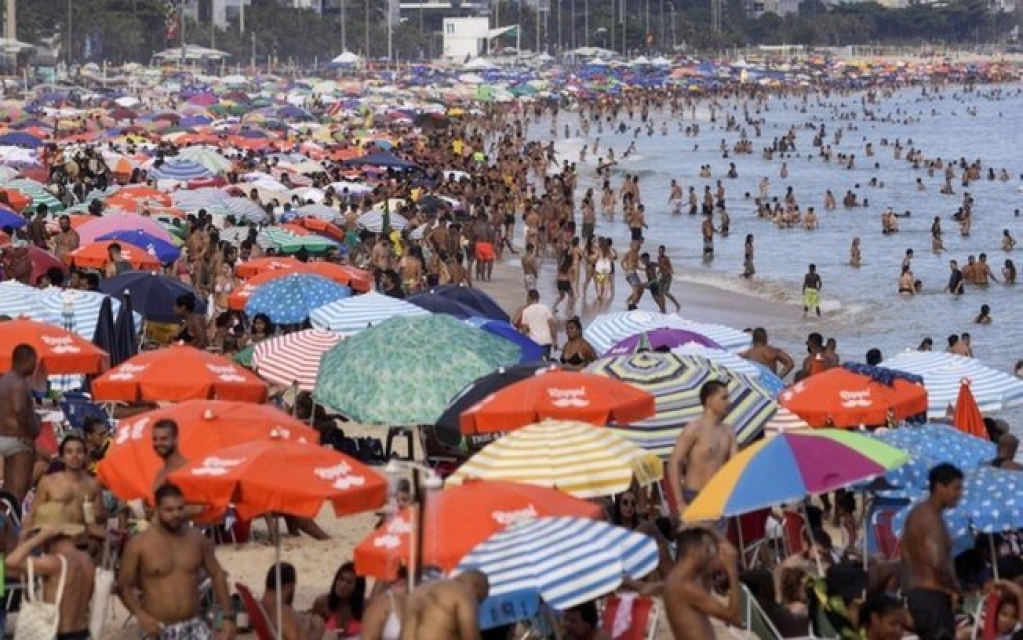 Por que vacinação sem lockdown pode tornar Brasil 'fábrica' de variantes