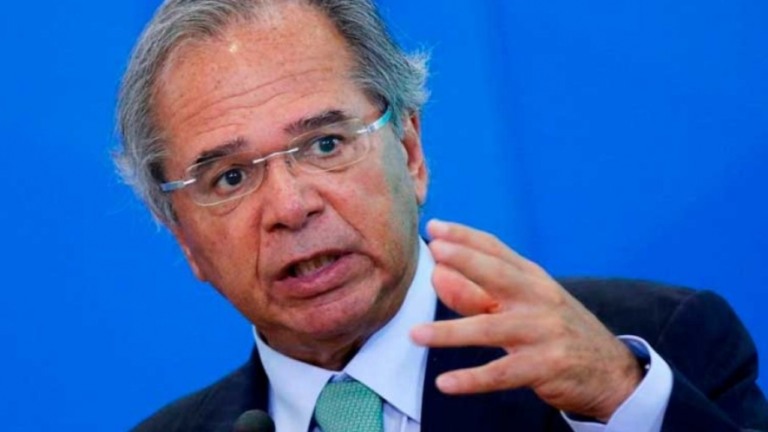 Guedes defende vacinação e diz que Bolsonaro "não deixou claro o problema"