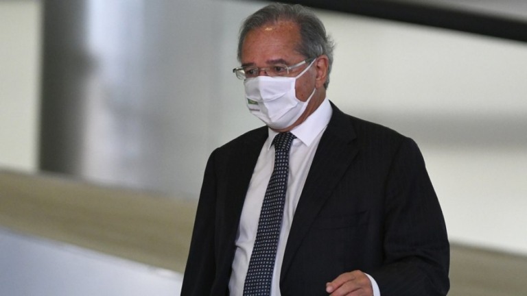 Guedes anuncia antecipação de 13º de aposentados e pensionistas do INSS
