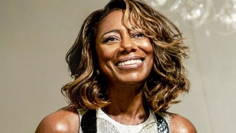 Gloria Maria brinca sobre sua vacinação: "Darei prêmio para quem me fotografar"