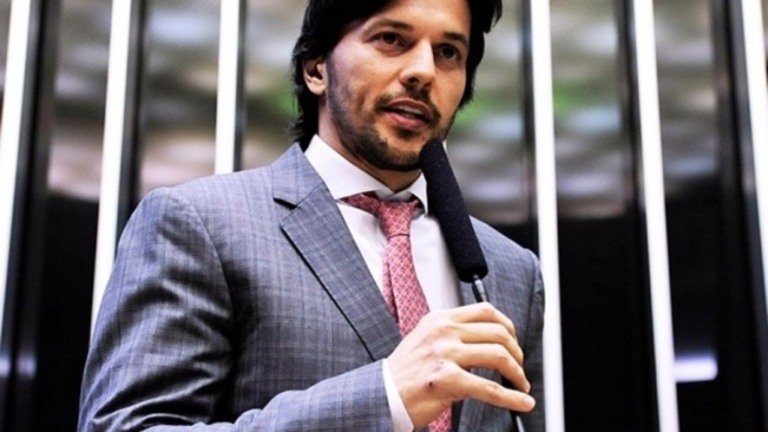 EBC dá prejuízo de R$ 550 mi por ano e deve ser privatizada neste ano, diz Faria