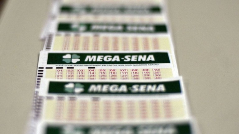 Ninguém acerta dezenas e Mega-Sena acumula para R$ 27 milhões
