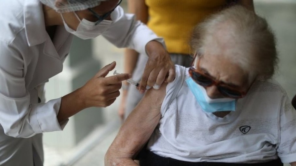 São Paulo registra queda de mortes de idosos acima de 90 anos após imunização