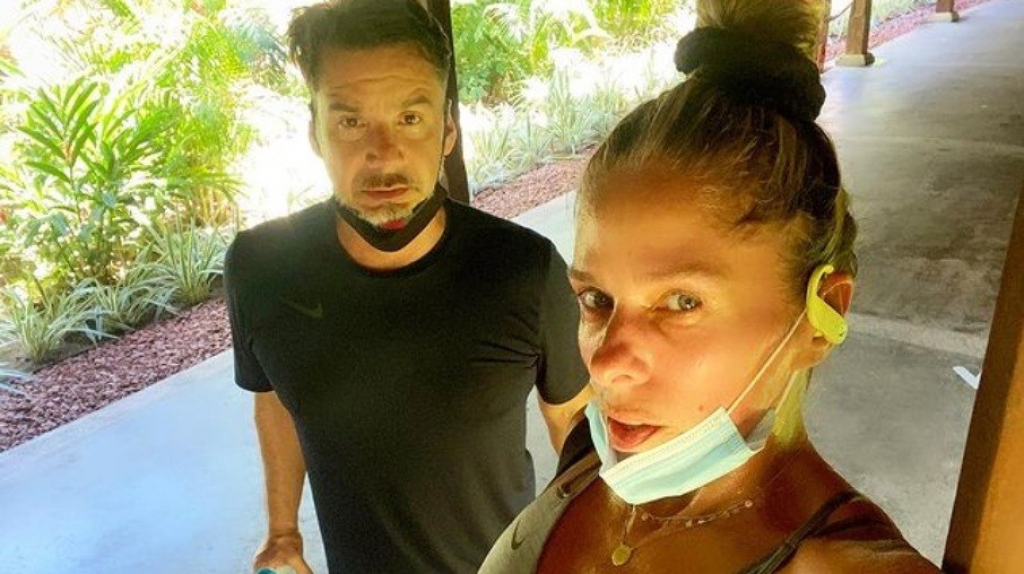 Adriane Galisteu é criticada por festão dos 50 anos do marido Adriane Galisteu é criticada por festão dos 50 anos do marido