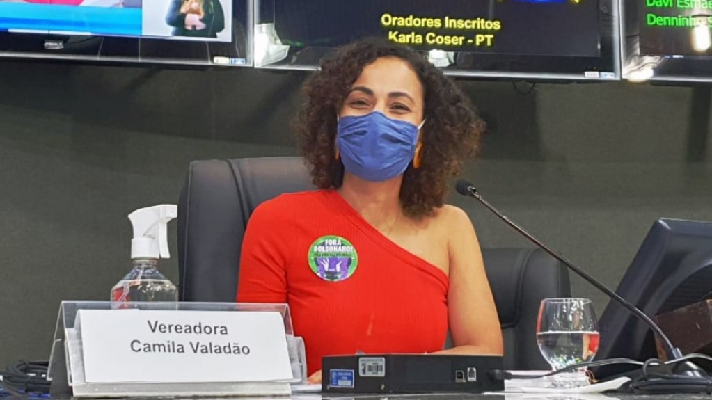 ES: vereadora é criticada por vestimenta durante sessão na Câmara Municipal ES: vereadora é criticada por vestimenta durante sessão na Câmara Municipal