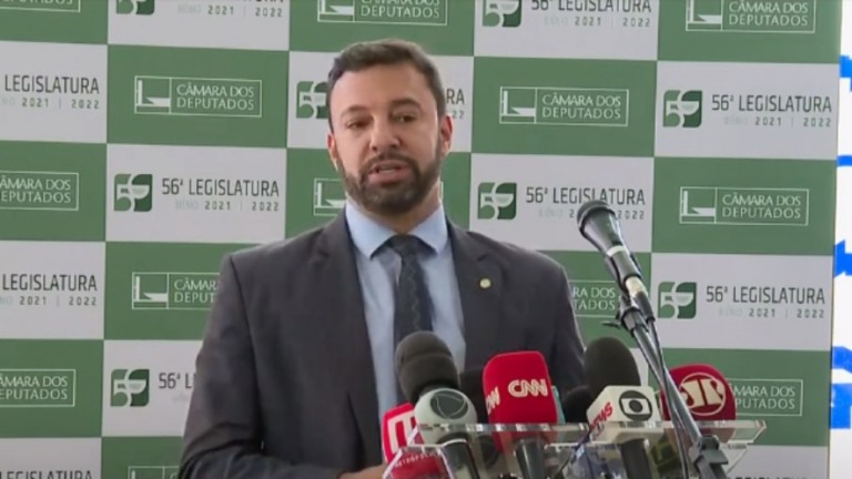 Relator da PEC emergencial contraria Bolsonaro e envia texto do Senado à Câmara