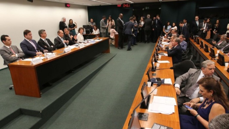 Comissão de Orçamento irá analisar obras e serviços federais irregulares
