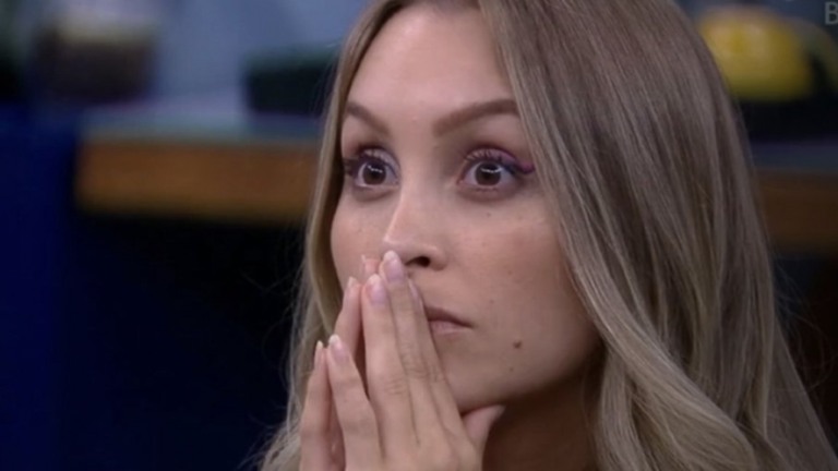 BBB21: Carla Diaz observa brothers no quarto secreto