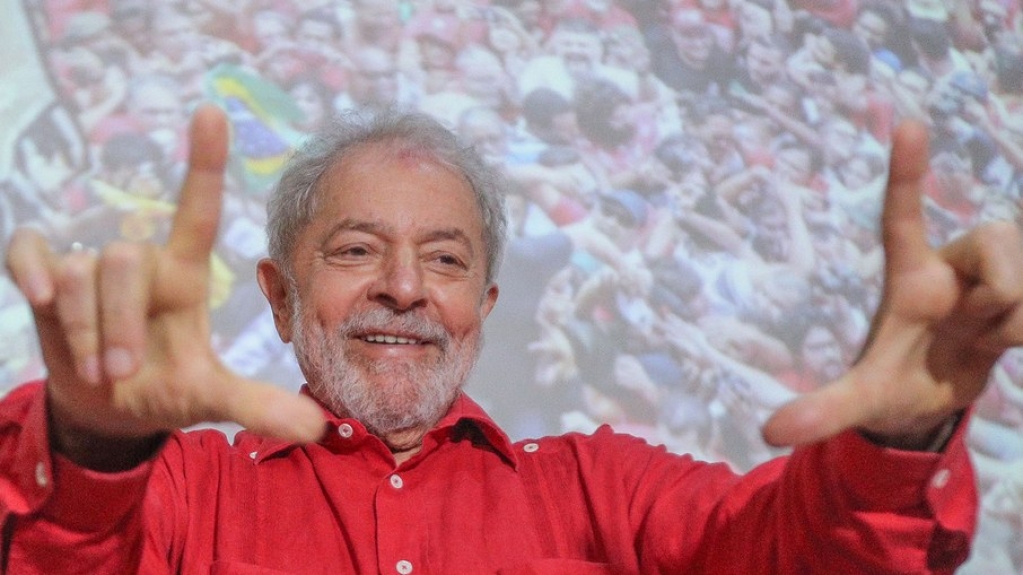 É falso! Vídeo antigo é editado para parecer que Lula estava embriagado; entenda