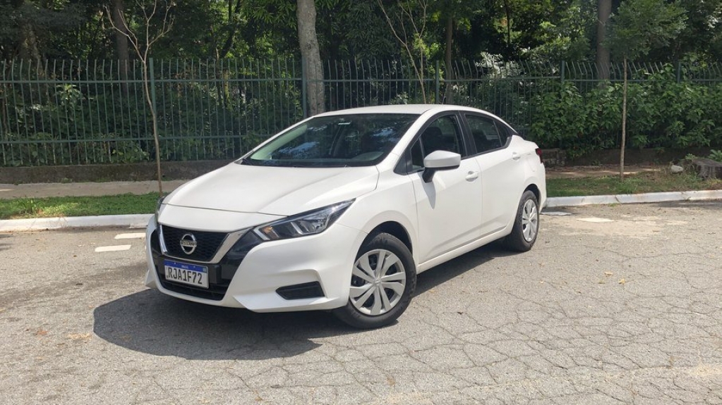 Nissan Versa Sense:  versão mais em conta do sedã agrada no dia a dia