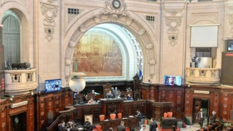 Por unanimidade, Rio aprova PEC que pode criar auxílio local; conheça