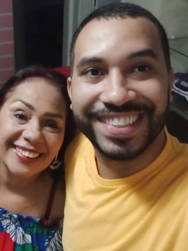 Mãe de Gil conta que trancou faculdade para assistir ao filho no BBB 21