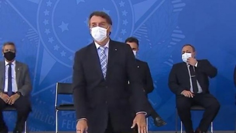 Bolsonaro quer vender vacinas para América do Sul sem produção nacional; entenda