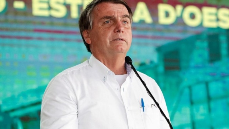 Bolsonaro volta a atacar governadores e diz ter investido em saúde nos estados