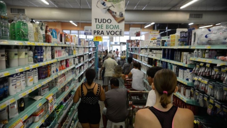Supermercados têm alta de 12% nas vendas em janeiro, diz associação