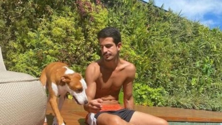 Enzo Celulari posta foto com cachorro de Bruna e fãs vão à loucura