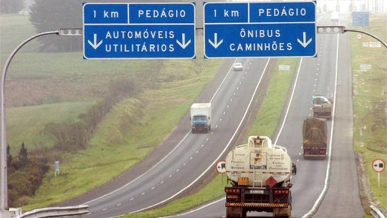Preços vão cair? Senado aprova cobrança de pedágio por quilometragem percorrida