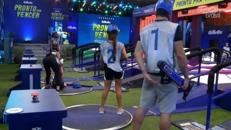 BBB 21: Carla passa mal, Arthur ignora e web se revolta